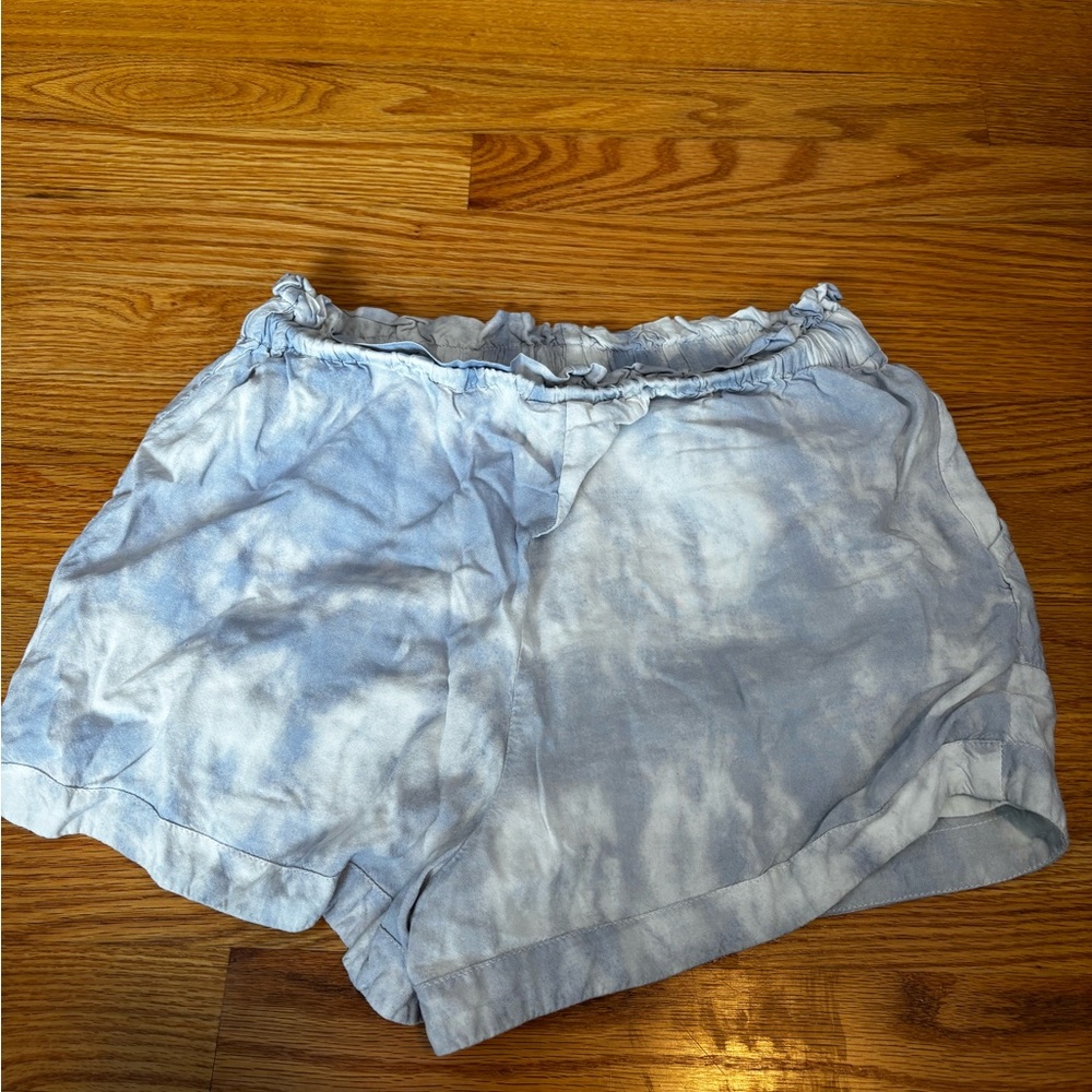 Blue-ish, gray and white flowy shorts